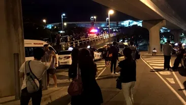 Panică pe un aeroport din Australia! Un bărbat înarmat a amenințat călătorii cu un cuțit. „A vrut să ne omoare pe toţi!”