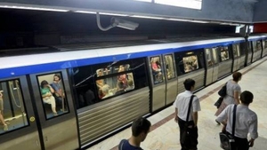 Adevărul din spatele fotografiei! Ce se întâmplă cu acest bătrân care vine zi de zi la metrou