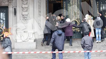 Durere fara margini la priveghiul lui Sergiu Nicolaescu! Aimee Iacobescu a lesinat si a fost scosa pe brate din C.M.N!