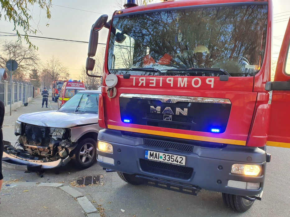 Grav accident în Prahova, după ciocnirea a două autoturisme, o persoană încarcerată