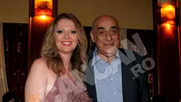 Fostului primar i se pregateste o supriza: Sex la mall cu Oana Lis!