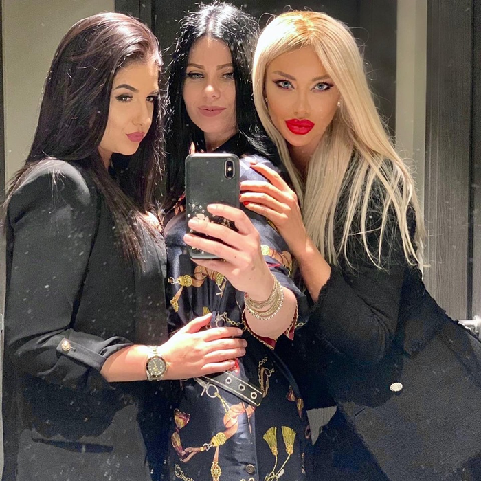Bianca Drăgușanu, prima apariție după ce s-a spus că e însărcinată. A încercat să-și ascundă burtica, dar s-a văzut