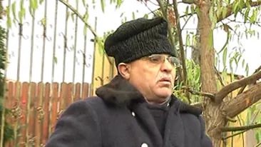 VIDEO Socrul vrajitoarei Vanessa, suparat foc ca s-a trezit cu mascatii la poarta! M-au dus si sa le arat cavoul din cimitir