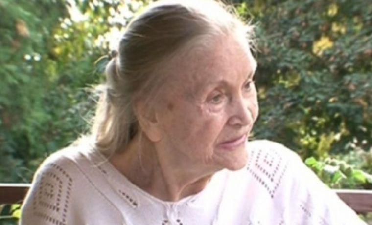 Gest incredibil făcut de fiul Zinei Dumitrescu, în ziua parastasului de șase luni, al regretatei creatoare de modă. “Asta pare ură!”