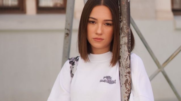 Vloggeriţa Mimi a fost la un pas de sinucidere. Tânăra a făcut dezvăluiri dureroase