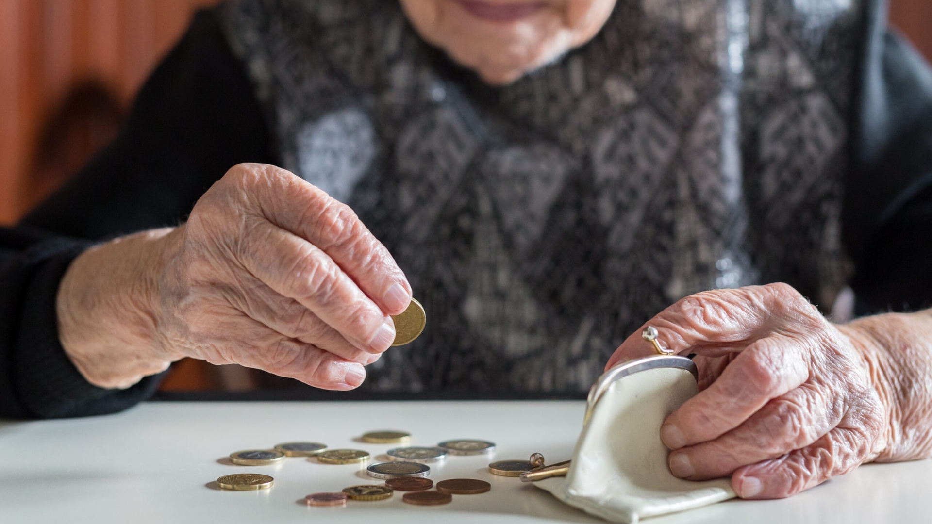 Când se livrează pensiile în luna septembrie 2025. Ce pensionari vor lua banii abia pe data de 20