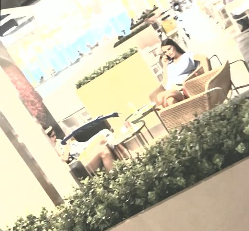 Anca Serea, cu doi dintre copiii ei la mall