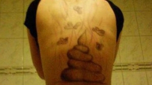 Un artist in tatuaje i-a oferit un cadou iubitei care l-a inselat! Vezi ideea lui unica de razbunare