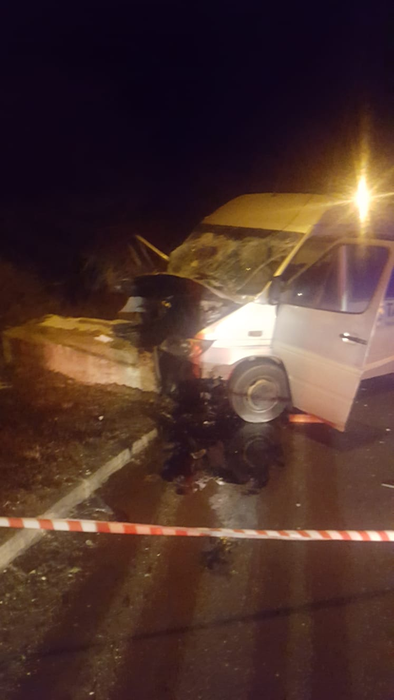 Și-au văzut moartea cu ochii! 8 răniți, după ce microbuzul lor a fost implicat într-un accident în Turnu Măgurele