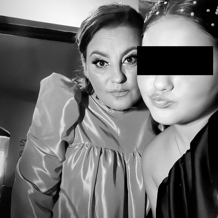 Alina Popescu, alături de fiica sa, Maya/ Sursa foto: Facebook
