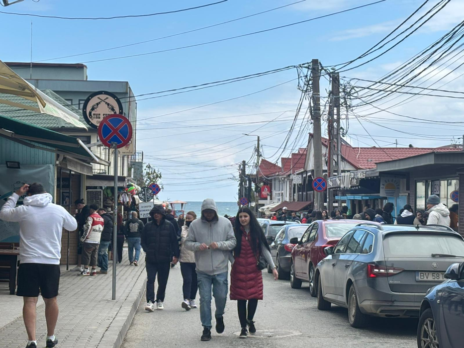 În Vamă, mai scump ca pe Riviera Franceză. Cât costă un simplu magnet de frigider