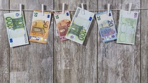 Curs valutar BNR, luni, 5 aprilie 2021. Cât costă euro azi