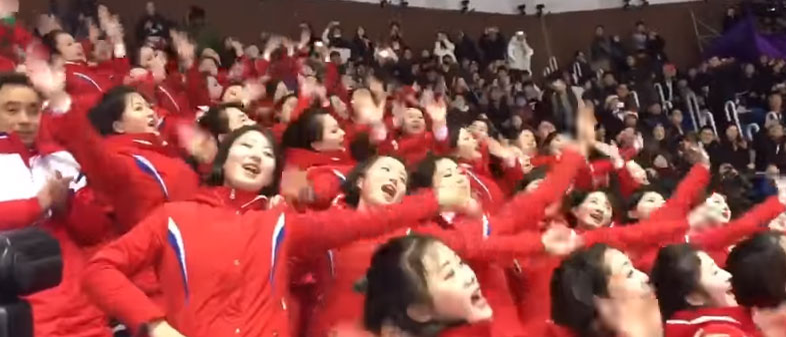 VIDEO. Majoretele trimise de Kim Jong Un la Jocurile Olimpice de Iarnă interpretează o melodie cu influențe românești. În 1971, prezent în Coreea de Nord, Nicolae Ceaușescu…