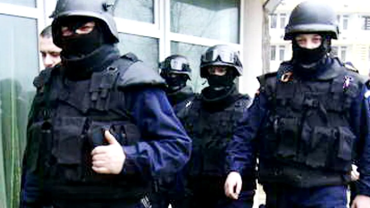 Percheziţii în Capitală! Poliţiştii descind la locuinţele a 12 persoane suspectate într-un caz de tentativă de omor