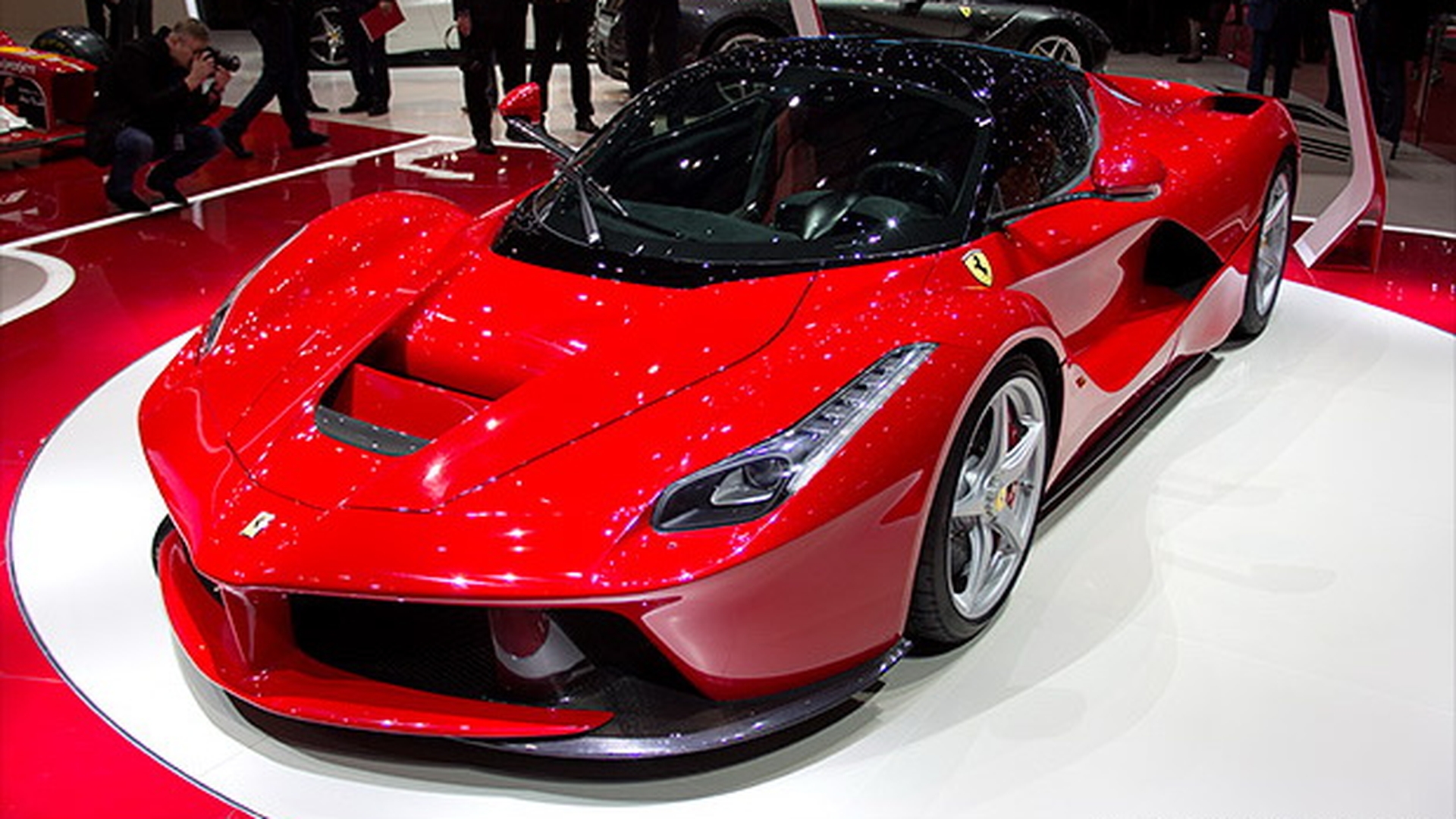 Uite un monstru pe roti! “LaFerrari” un bolid cu trei motoare de peste 900 de cai putere!