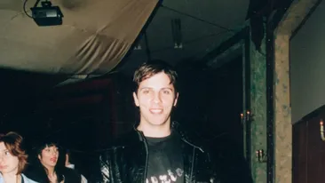 Gaz pe foc, gagici pe fundal și outfit etern în poza cu Lucian Viziru pe care timpul n-a reușit s-o stingă. Cum arăta în 2007?