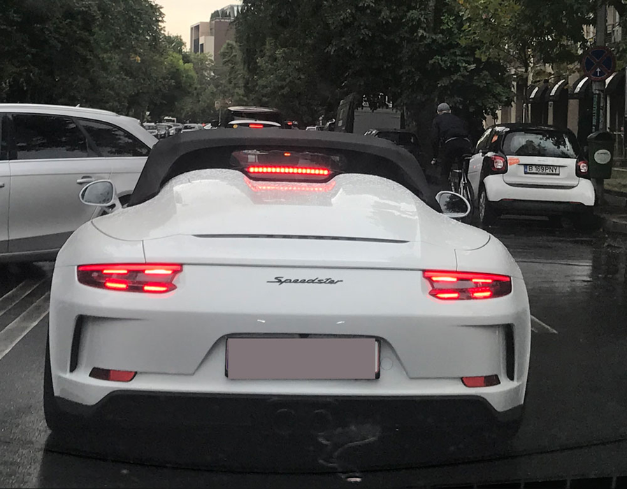 Lucian Azoiței a răvășit Capitala cu ultimul model de Porsche Speedster