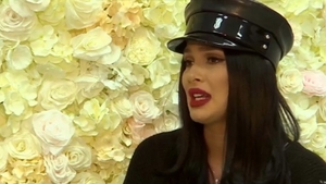 Soția lui Florin Salam, desființată după ce a scris un mesaj public: ”Dacă ştii să numeri banii, nu e nevoie să ştii să scrii!”