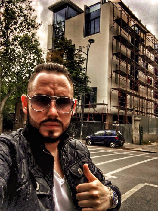 Relaţia lor n-a rezistat nici măcar o lună! Barbie de România l-a ”tradus” pe Versace!