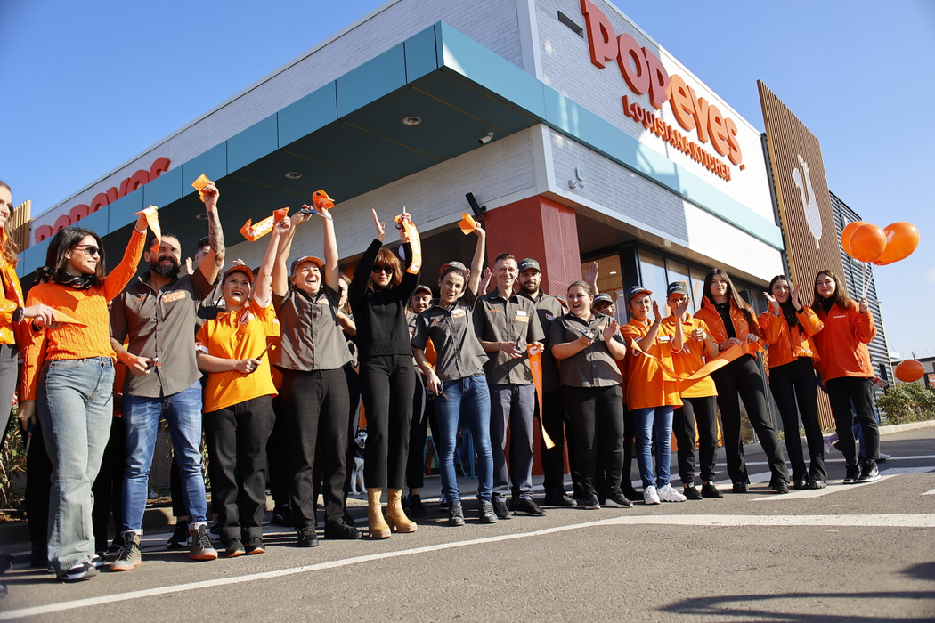 Popeyes România deschide primul restaurant de tip Drive-Thru din țară