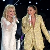 Puțini știu ce relație a existat între Dolly Parton și Miley Cyrus. Cum a ajuns legenda country să-i fie nașă și ce au descoperit ulterior