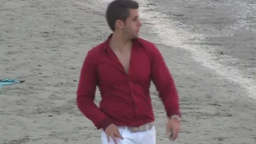 Andrei Penescu, de la agonie la extaz! A scapat de griji si se plimba la mare inconjurat de fete!