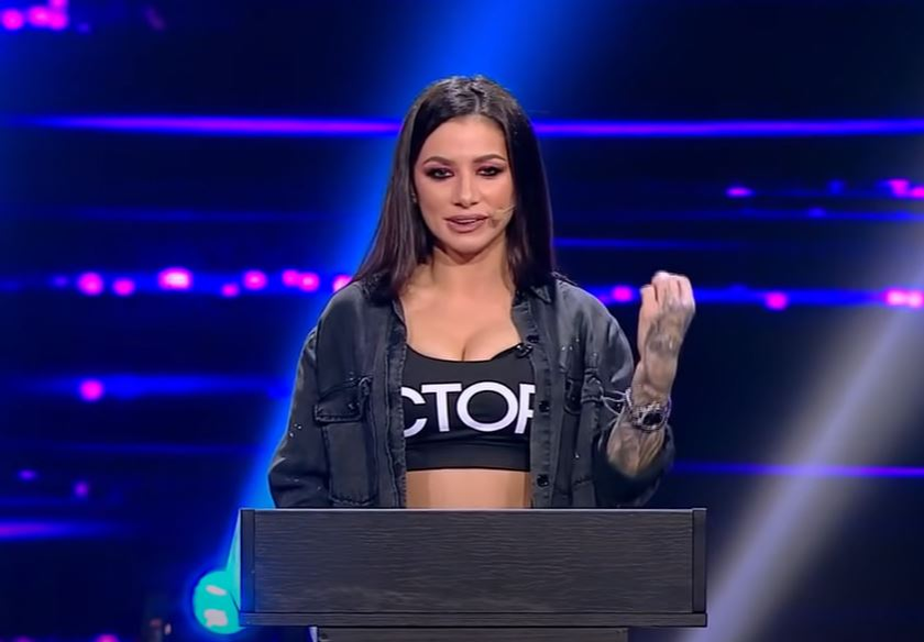Roxana Vancea se pregătește să îmbrace rochia de mireasă! Care este motivul pentru care nu dorește să facă nunta și botezul în același timp
