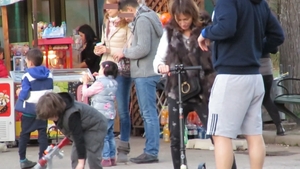 Imagini demenţiale cu Maria Marinescu & soţul! Au ”leşinat” o trotinetă!