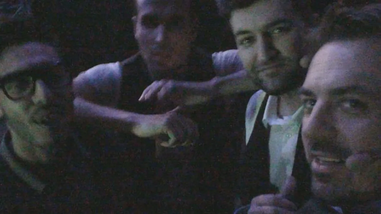 Zambiti, va rog! Horia face poze de grup cu baietii de la Vocea Romaniei!