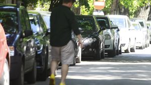Pavel Bartoş e un şofer cu... talent în trafic!