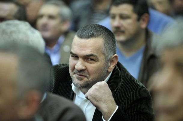 Leonard Doroftei nu stă cu mâinile în sân după ce Primăria Ploieşti l-a obligat să îşi închidă pub-ul