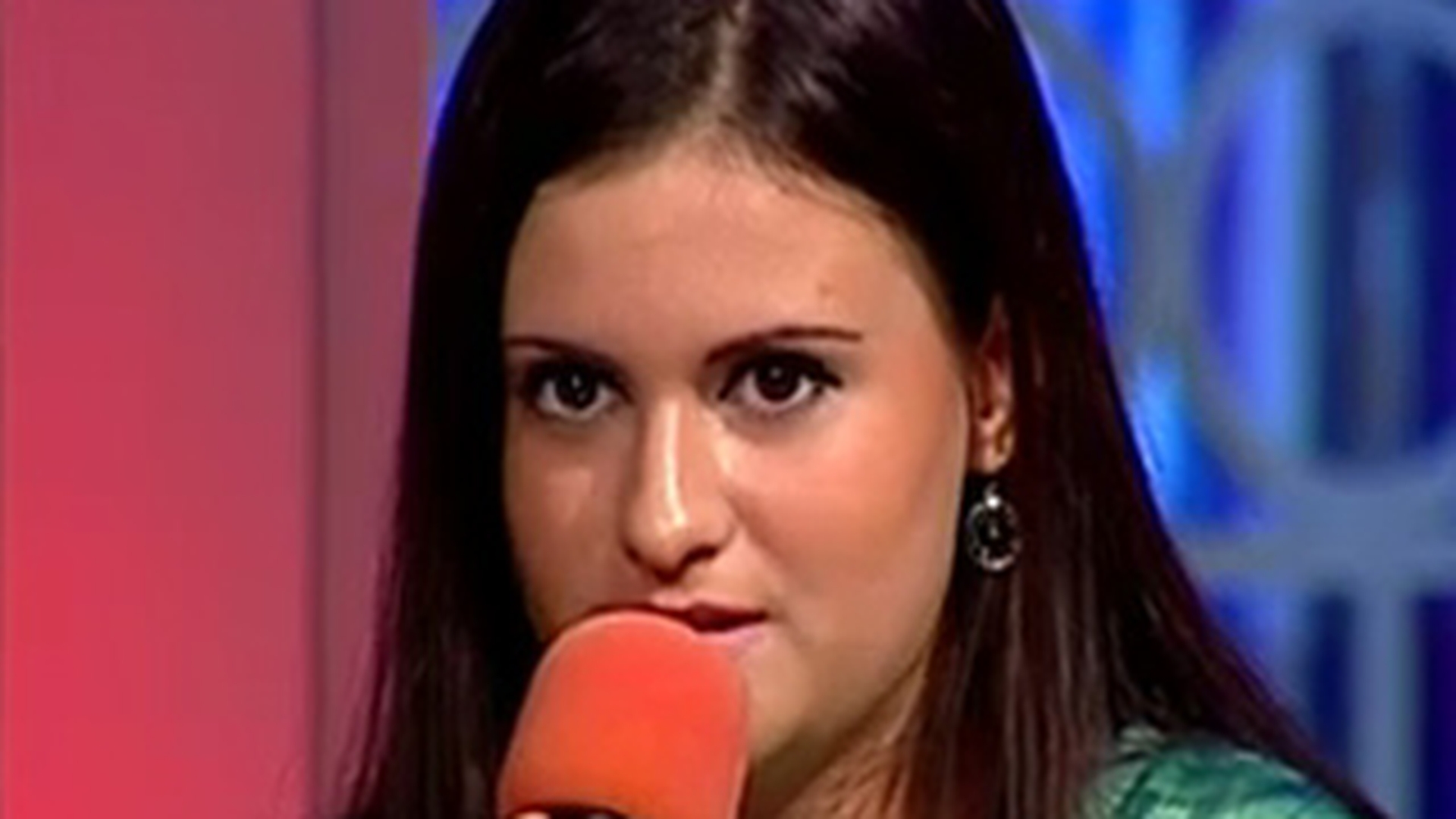VIDEO Rasturnare de situatie! Eleva de la "George Enescu", data de gol de o profesora! "I-a facut ochi dulci  lui Madalin Voicu Jr si tuturor profesorilor ei!"