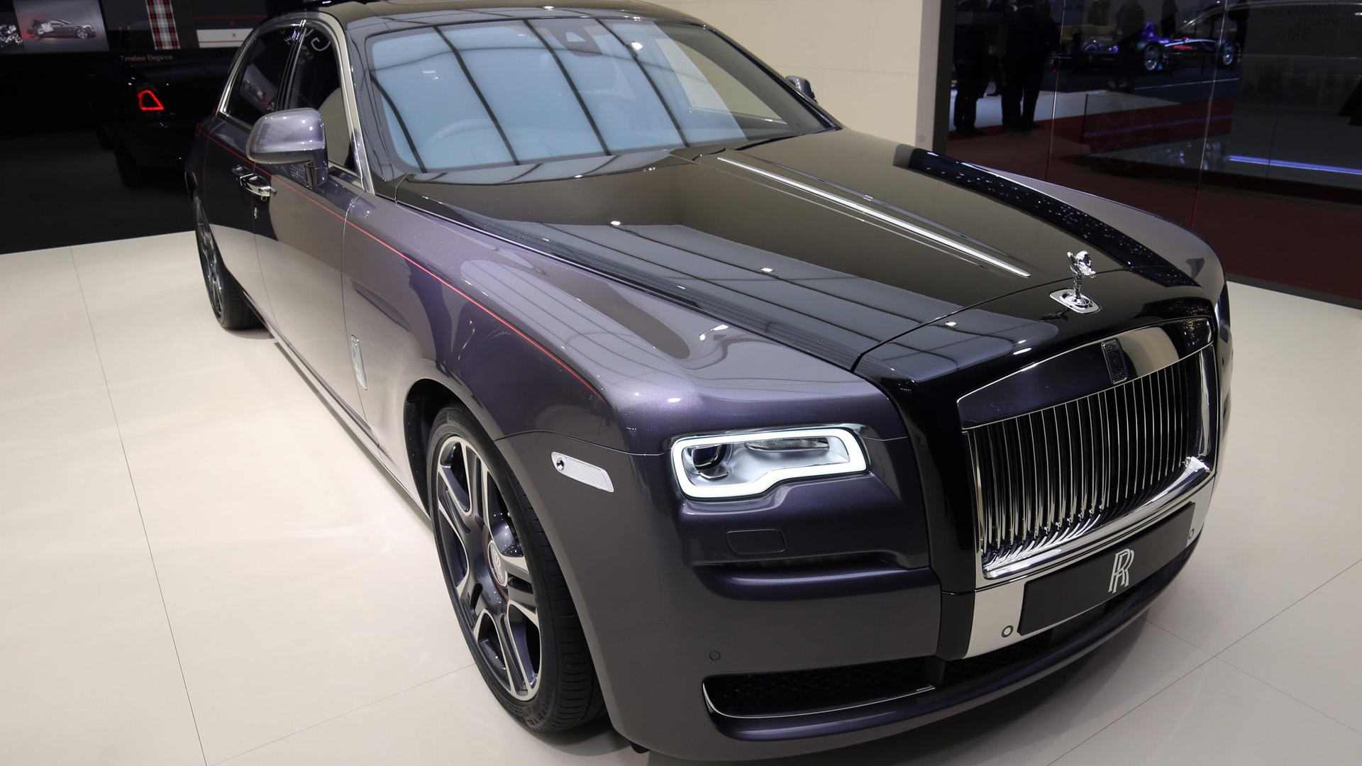 Rolls-Royce Ghost Elegance, singura masina din lume cu vopsea din… diamante! Arata incredibil VIDEO