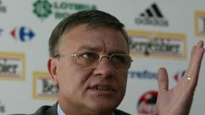 Mircea Sandu: "Jucatorii se gandesc la bautura, droguri si gagici"