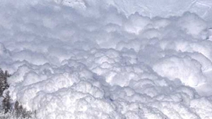 Patru schiori au murit in urma unei avalanse in Alpii francezi