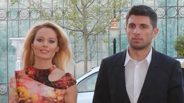 Laura Cosoi are reteta perfecta pentru a fi sexy! Nu tine nici de cum te imbraci, nici de cum te coafezi, nici de cum vorbesti!