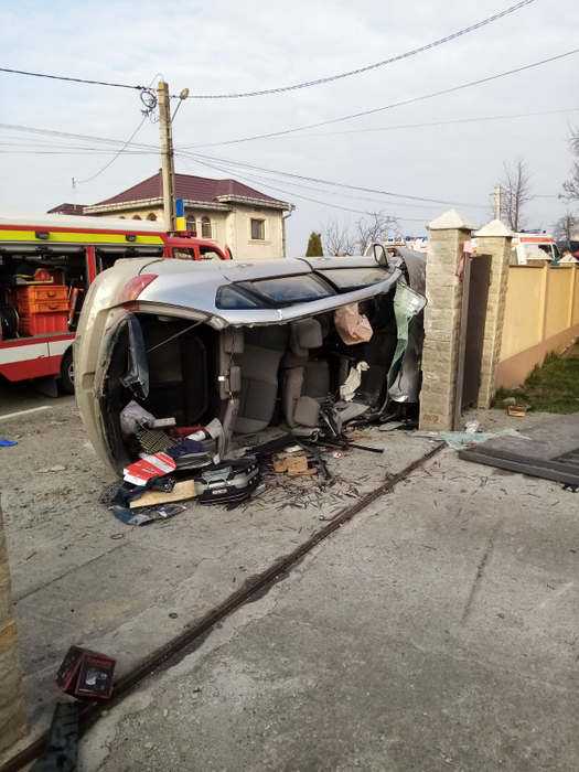 Grav accident de circulație în Suceava. O mașină a intrat într-un cap de pod, iar o persoană a decedat