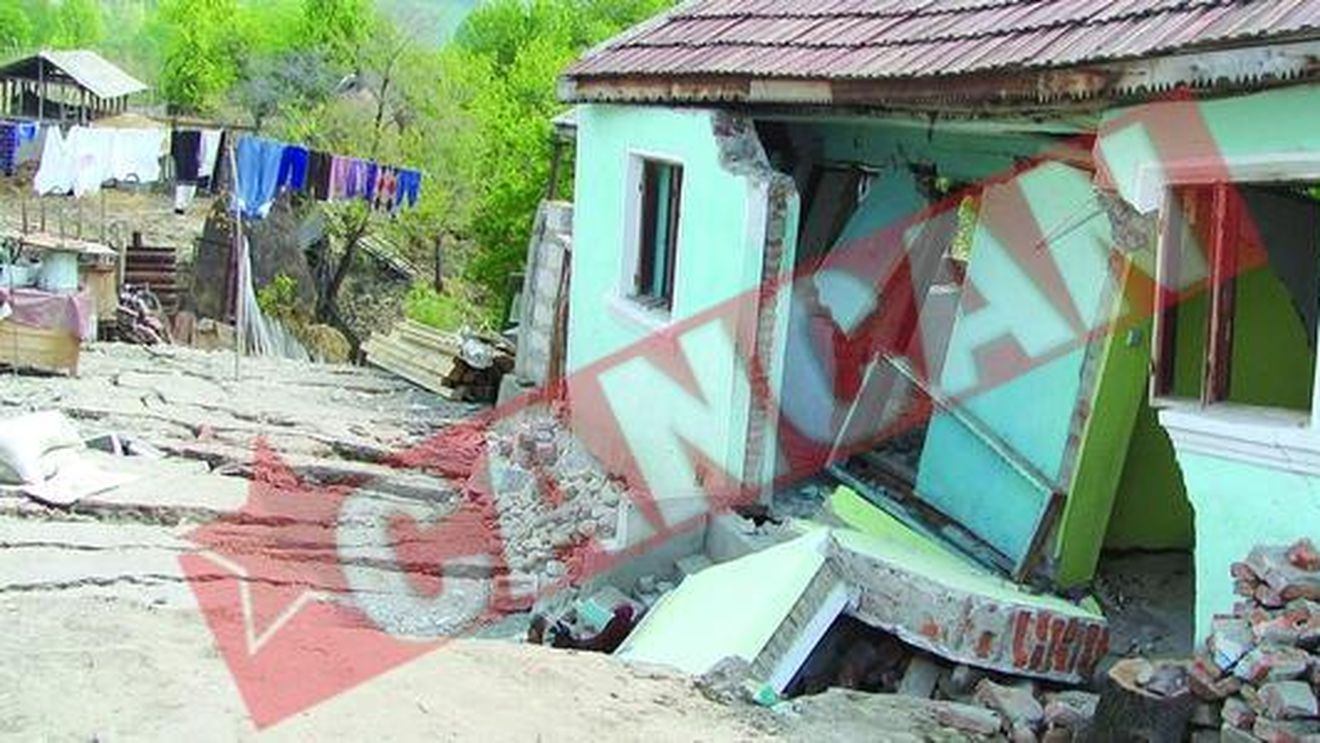 Se prabusesc casele dupa potop