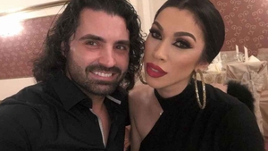 Reacția Andrei după ce Raluca a postat o fotografie de la petrecere. Pepe o sărută pe obraz