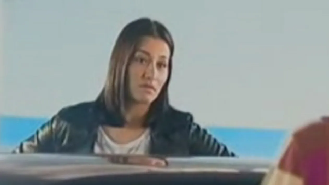 VIDEO Claudia Patrascanu s-a certat cu un arab! Barbatul i-a spart un geam de la masina cu o ranga si a vrut sa ii dea foc!