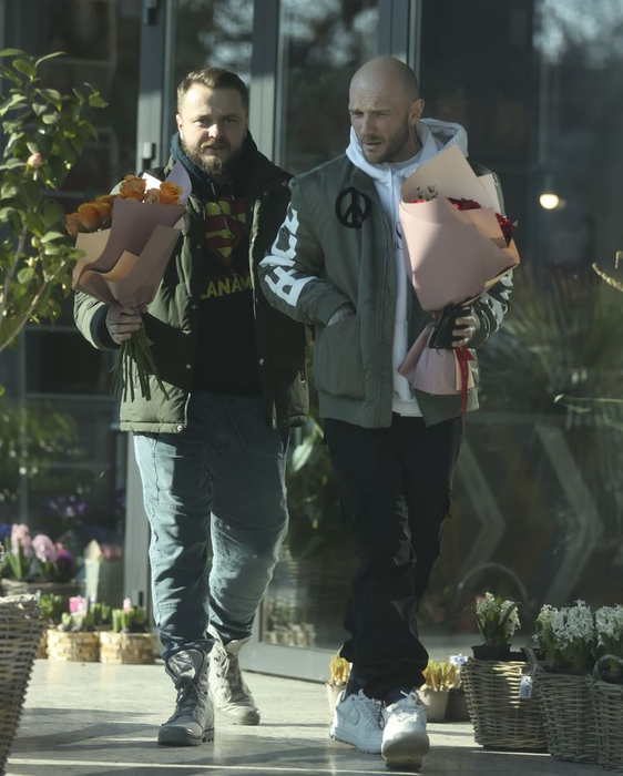 Cătălin Bordea și Nelu Cortea, mulțumiți de cadoul primit (SURSA FOTO: CANCAN.RO)