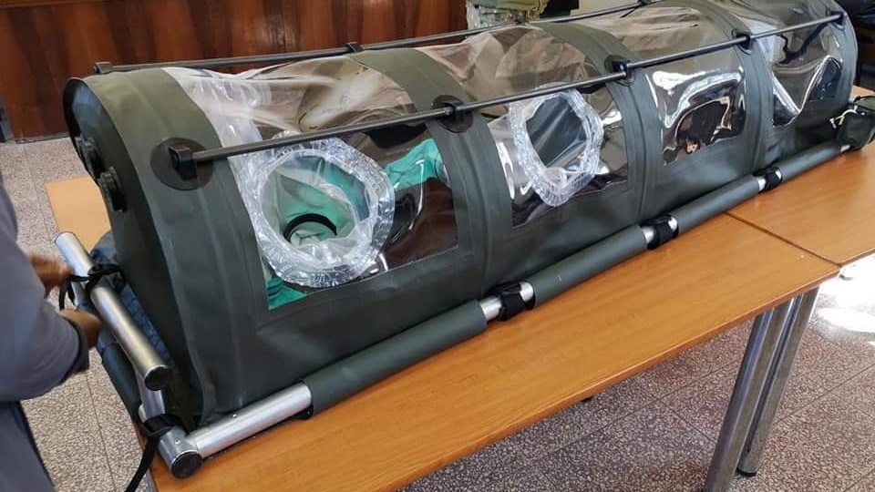 Cercetătorii militari au realizat, într-un timp record, un Sistem de evacuare a personalului contaminat cu agenți biologici – BIOEVAC (tip izoletă)