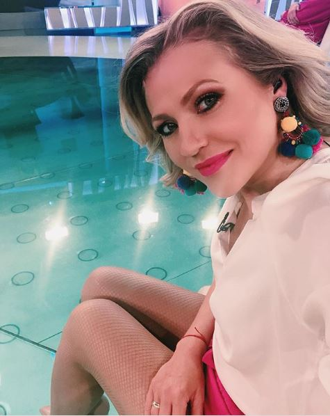 Mirela Vaida, taxată dur de fani! Reacţii în lanţ după ce a apărut această fotografie: “Nu a ajuns materialul?”