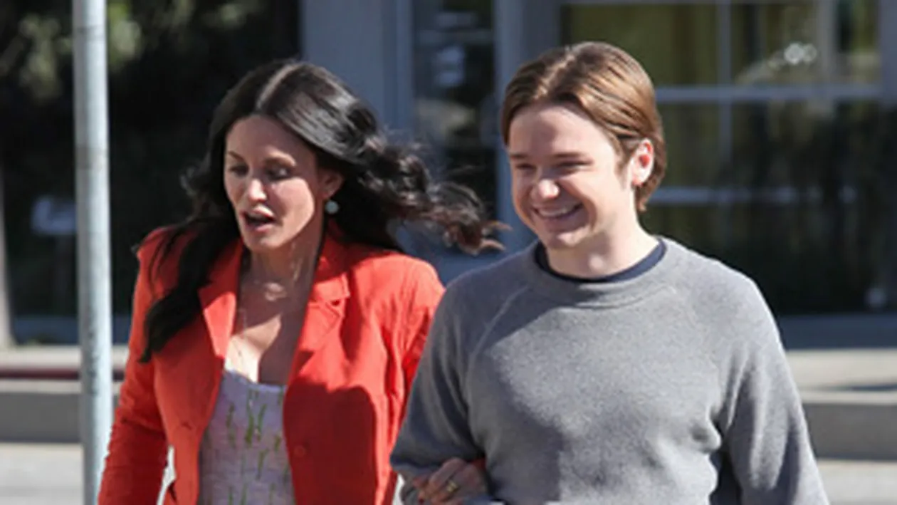 Courteney Cox a ajuns in baston