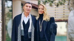 Cum arată locuința Valentinei Pelinel și a lui Cristi Borcea. Imagini cu bradul din living
