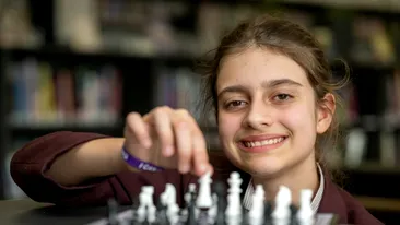 Ea e Sofia, fetița care are un IQ mai mare decât Einstein! Are doar 13 ani