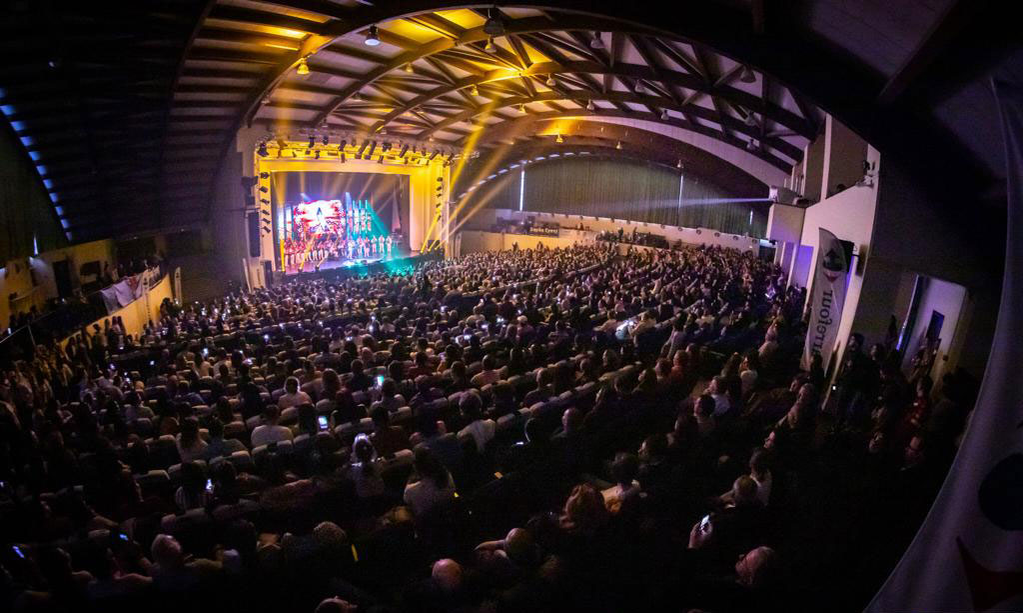 Andra susține concerte în fața a mii de oameni, iar show-ul este garantat