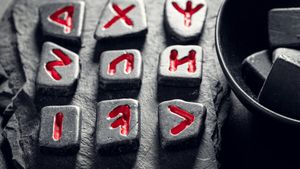 Horoscop rune, 17 mai 2026. Zodia a cărei viață se schimbă radical de duminică: o etapă veche se termină!