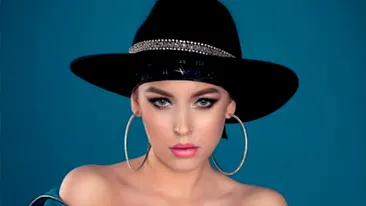 Misha devine tot mai provocatoare! Blondina a pozat goală, într-un cardigan transparent