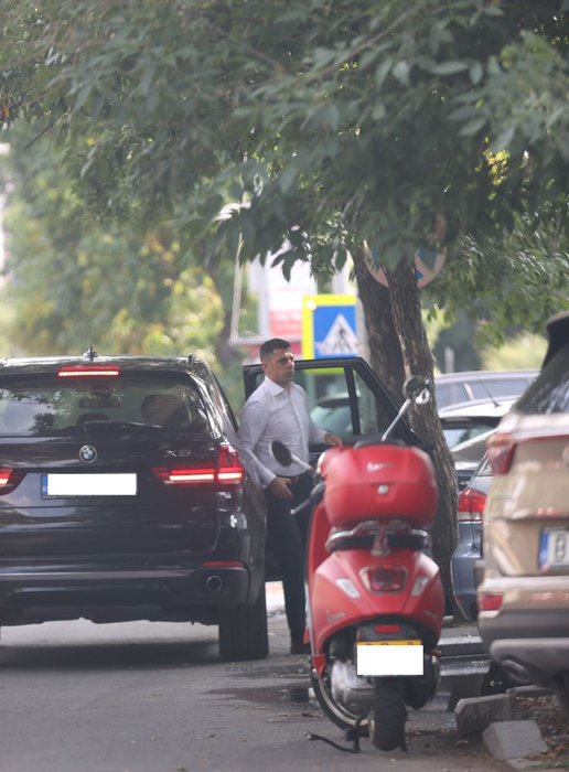 Eduard Novak, ministrul Sportului, a ajuns la destinație, la restaurantul din ”Floreasca” (Foto: CANCAN.RO)